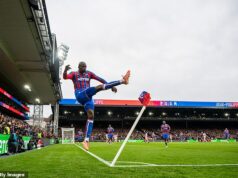 Bývalá hviezda Arsenalu a Man City menuje prekvapenie, ktoré by mal podpísať útočník Premier League Man United, aby vyriešil svoj hlavolam v smere dopredu. Bývalý obranca Arsenalu Bacary Sagna podporil Manchestru United, ktorý získal Francúza Jeana-Philippa Matetu z rivala z Premier League Crystal Palace.
