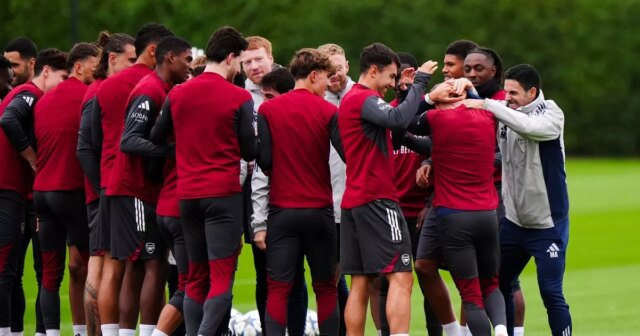 Bývalá hviezda Arsenalu trénuje v klube osem rokov po kontroverznom prestupe za 35 miliónov libier
