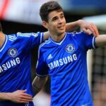 Oscar oslavuje po strelení gólu Chelsea