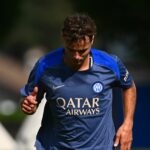 Zinho Vanheusden z FC Internazionale Primavera U20 v akcii počas tréningu FC Internazionale v BPER Training Center 13. júla 2024 v Miláne v Taliansku.