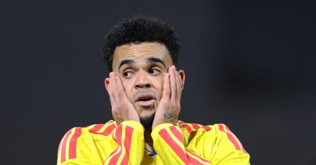 Bývalá hviezda Liverpoolu Luis Diaz vynechá súboj s Arsenalom, keďže Červená karta Luisa Diaza v strede týždňa rozdelila názor