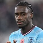 Axel Tuanzebe z Burnley.