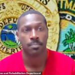 Antonio Brown bol prepustený z väzenia v Miami a umiestnený do domáceho väzenia