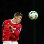 Bývalá hviezda Premier League "udrela" fanúšika na parkovisku, keď klub vydal naliehavé vyhlásenie