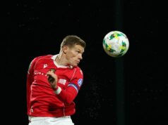 Bývalá hviezda Premier League „udrela“ fanúšika na parkovisku, keď klub vydal naliehavé vyhlásenie Bývalá hviezda Premier League "udrela" fanúšika na parkovisku, keď klub vydal naliehavé vyhlásenie