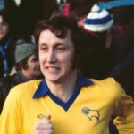 Bývalá medzinárodná hviezda Walesu zomrela, keď Derby County vzdalo hold víťazovi titulu