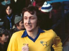 Bývalá medzinárodná hviezda Walesu zomrela, keď Derby County vzdalo hold víťazovi titulu Bývalá medzinárodná hviezda Walesu zomrela, keď Derby County vzdalo hold víťazovi titulu