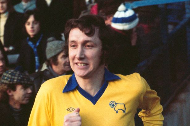 Bývalá medzinárodná hviezda Walesu zomrela, keď Derby County vzdalo hold Bývalá medzinárodná hviezda Walesu zomrela, keď Derby County vzdalo hold víťazovi titulu