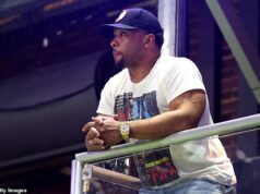 Bývalú hviezdu NFL zatkli pre podozrenie z domáceho násilia po údajnom uškrtení obete v LA Bývalá hviezda NFL Jamal Anderson bola podľa správ zatknutá v Los Angeles kvôli údajnej fyzickej potýčke.