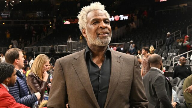 Bývalý Knick Charles Oakley dlhuje MSG 642 000 dolárov na Bývalý Knick Charles Oakley dlhuje MSG 642 000 dolárov na poplatkoch za právneho zástupcu, rozhodol sudca