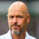 BRÉMY, NEMECKO - 30. AUGUSTA: Erik ten Hag z Leverkusenu sa pozerá počas bundesligového zápasu medzi SV Werder Brémy a Bayer 04 Leverkusen na Weserstadione 30. augusta 2025 v nemeckých Brémach. (Foto: Jörg Student/Bayer 04 Leverkusen cez Getty Images)