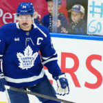 Bývalý generálny riaditeľ Maple Leafs neudrie a spochybňuje kapitána Austona Matthewsa počas nevýrazného začiatku