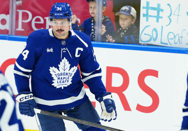Bývalý generálny riaditeľ Maple Leafs neudrie a spochybňuje kapitána Austona Matthewsa počas nevýrazného začiatku
