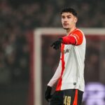 Tréner Feyenoordu Robin van Persie odovzdal svojmu synovi debut v prvom tíme vo štvrtok večer proti Celticu