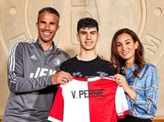 Bývalý hrdina Man United, z ktorého sa stal manažér, po prvý raz vymenuje svojho 19-ročného syna v tíme na zápas – napriek tomu, že ho označil za „porazeného“! Šéf Feyenoordu Van Persie po prvý raz vymenoval svojho syna Shaqueela v zostave pre deň zápasu