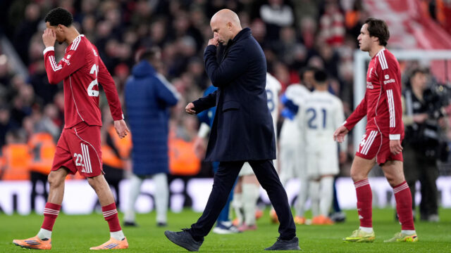 Bývalý kapitán Liverpoolu pod tlakom Arneho Slotu zvyšuje vyhliadky na „prepustenie manažéra“.
