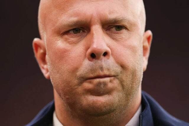 Bývalý kapitán Liverpoolu žiada trpezlivosť nad Arnem Slotom Bývalý kapitán Liverpoolu žiada trpezlivosť nad Arnem Slotom