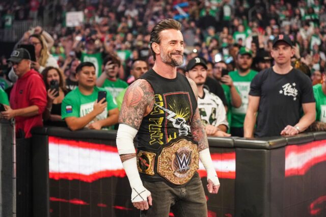 Bývalý majster sveta v ťažkej váhe sa pripojí k tímu Bývalý majster sveta v ťažkej váhe sa pripojí k tímu CM Punk na WarGames 2025? Potenciál preskúmaný