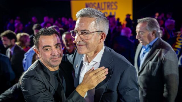 Bývalý manažér Barcy Xavi podporil prezidentského rivala Laporty
