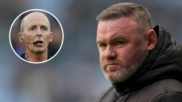 Bývalý rozhodca Dean podporuje Rooneyho konšpiračnú teóriu o zisku titulu Bývalý rozhodca Dean podporuje Rooneyho konšpiračnú teóriu o zisku titulu Man City v Premier League v roku 2012