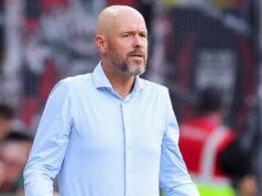 Bývalý šéf Utd Erik ten Hag odmietol novú prácu po tom, čo ponižoval prepustenie Bayeru Leverkusen LEVERKUSEN, NEMECKO – 23. AUGUSTA: Erik Ten Hag, hlavný tréner Bayeru Leverkusen, sleduje zápas Bundesligy medzi Bayerom 04 Leverkusen a TSG Hoffenheim v BayArena 23. augusta 2025 v nemeckom Leverkusene. (Foto: Christof Koepsel/Getty Images)