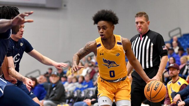 Bývalý vysokoškolský basketbalista prezrádza, prečo sa zapojil do schémy oholenia Bývalý vysokoškolský basketbalista prezrádza, prečo sa zapojil do schémy oholenia