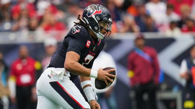 CJ Stroud z Texasu opúšťa hru po brutálnom zásahu
