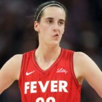 Caitlin Clark z grafiky amerického basketbalu pre tréningový kemp