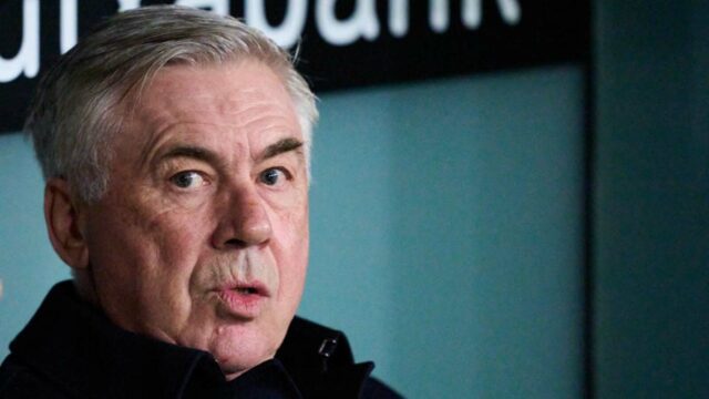 Carlo Ancelotti podporuje odvážne tvrdenie Wayna Rooneyho o ikone Chelsea
