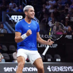 21. septembra 2025; San Francisco, CA, USA; Hráč tímu Európa Carlos Alcaraz oslavuje zápasový bod vo svojom dvojzápase proti tímu World na Laver Cupe v Chase Center. Povinný kredit: David Gonzales-Imagn Images