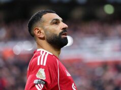 Carragher vyvolal reakciu osobným úderom na Salaha cez mlčanie médií Mohamed Salah z Liverpoolu tlieska fanúšikom po zápase Premier League medzi Liverpoolom a Nottinghamom Forest na Anfielde 22. novembra...