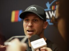 Carson Hocevar ukazuje „zlomenie srdca“ šampionátu Dennyho Hamlina v NASCAR Carson Hocevar ukazuje „zlomenie srdca“ šampionátu Dennyho Hamlina v NASCAR