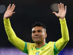 Casemiro dostane, čo chce, keďže rozhodnutie o prestupe z Man Utd bolo potvrdené Casemiro z Brazílie oslavuje víťazstvo po medzinárodnom priateľskom stretnutí medzi Brazíliou a Senegalom na Emirates Stadium