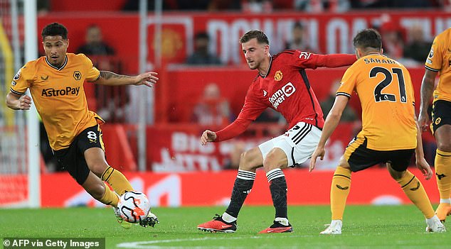 "Cena za podpísanie zmluvy s hviezdou Wolves Joaom Gomesom v Man United by údajne musel zaplatiť asi 50 miliónov eur (44 miliónov libier) za Joaa Gomesa