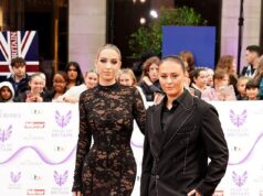 Chaotické hosťovanie žrebu Ligového pohára zo strany GK Barryho vyvoláva v kluboch zúrivosť: Tímy požadujú odpovede po tom, čo hviezda I’m A Celeb urobila hrubé žarty zo sexu, vrátila loptu do vreca – a zosmiešnila Tottenham Žreb štvrťfinále a semifinále Subway League Cup sa vysielal naživo na TikTok, ktorý hostila influencerka GK Barry a jej priateľka Ella Rutherford, ktorá hrá za Portsmouth.