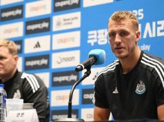 Chápe Howe Burnove „slabosti“ na ľavom obrancovi? Eddie Howe a Dan Burn na predzápasovej tlačovej konferencii