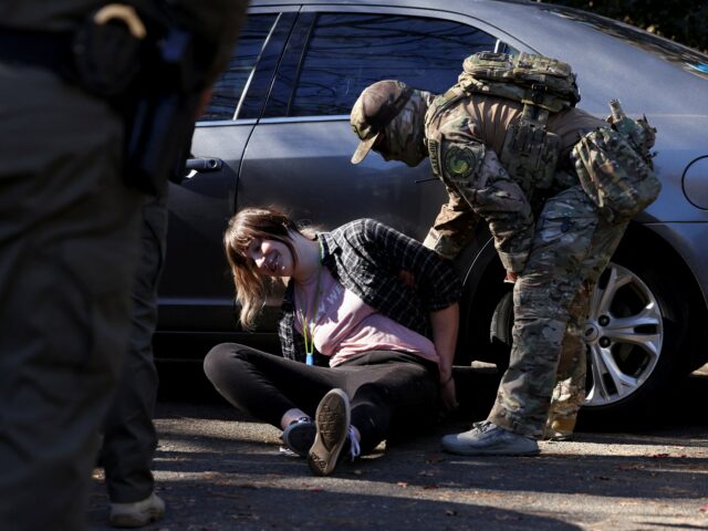 Charlotte's Web: Čo sa deje s imigračnými nájazdmi v Severnej Charlotte's Web: Čo sa deje s imigračnými nájazdmi v Severnej Karolíne? | Civil Rights News