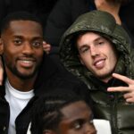 Tosin Adarabioyo a Cole Palmer z Chelsea sa odfotili pred zápasom Premier League medzi Chelsea a Liverpoolom na Stamford Bridge 4. októbra 2025 v Londýne v Anglicku.