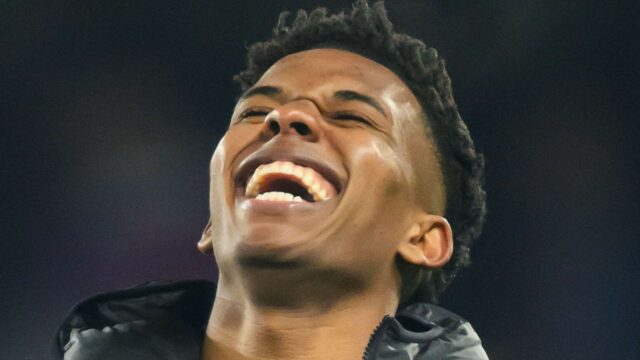 Chelsea posiela Yamalovi ohodnotenú správu, keď Estevao pomáha roztrhať Postecoglouovu Barcelonu na kusy
