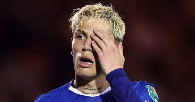 Alejandro Garnacho vyzerá v zápase Chelsea sklamaný