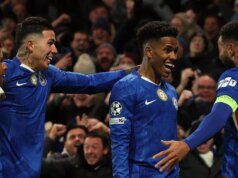 Chelsea splnila dve podmienky v hlavnom vyhlásení Premier League pred súbojom s Arsenalom Estevao oslavuje s hráčmi Chelsea