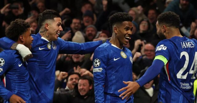 Chelsea splnila dve podmienky v hlavnom vyhlásení Premier League pred Estevao oslavuje s hráčmi Chelsea