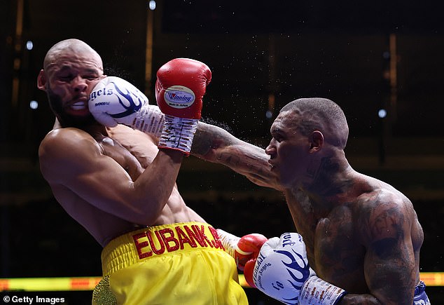 Chris Eubank Jr karhá svojho promotéra uprostred strachu, že prezradí 29-ročný Benn porazil svojho starého rivala Eubanka Jr v 12 jednostranných kolách a v záverečných fázach sa priblížil k vyradeniu, keď v poslednom kole poslal Eubank Jr na plátno dvakrát.