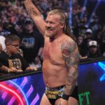 Chris Jericho ukazuje ohromujúcu postavu uprostred rastúcich povestí o návrate WWE