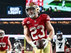 Christian McCaffrey vedie v pondelok večer 49ers okolo bývalého tímu Panthers Christian McCaffrey vedie v pondelok večer 49ers okolo bývalého tímu Panthers