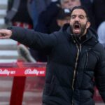 Ruben Amorim, manažér Manchestru United na postrannej čiare počas zápasu Premier League medzi Nottingham Forest a Manchester United na City Ground 1. novembra 2025 v Nottinghame v Anglicku