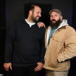 Nik Simon z Daily Mail Sport so svojím priateľom Joeom Marlerom, bývalou anglickou rekvizitou a hviezdou Celebrity Traitors