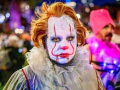 Čo je Galloo a ako je spojené s Derry? (LR) Blake Cameron James, Clara Stack, Amanda Christine, Matilda Lawler a Arian S. Cartaya vystúpia na pódiu v TV Sidebar, ktorý predstavuje premietanie filmu Deadline "IT: Vitajte v Derry" Q/A (obrázok cez Getty)