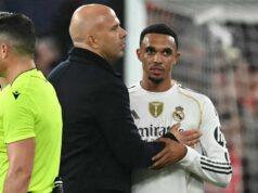 Čo povedal Arne Slot do ucha Trenta Alexandra-Arnolda niekoľko minút po tom, čo Liverpool vypískal | Futbal | Šport Čo povedal Arne Slot do ucha Trenta Alexandra-Arnolda niekoľko minút po tom, čo Liverpool vypískal | Futbal | Šport