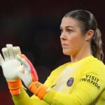 Mary Earps počas zápasu fázy Ligy majstrov UEFA žien 2025/26 medzi Manchester United Women a Paris Saint-Germain na Old Trafford.